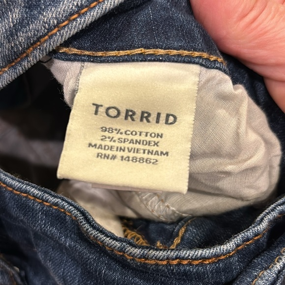 Torrid Boyfriend jeans size 10. Never worn. - Picture 6 of 7